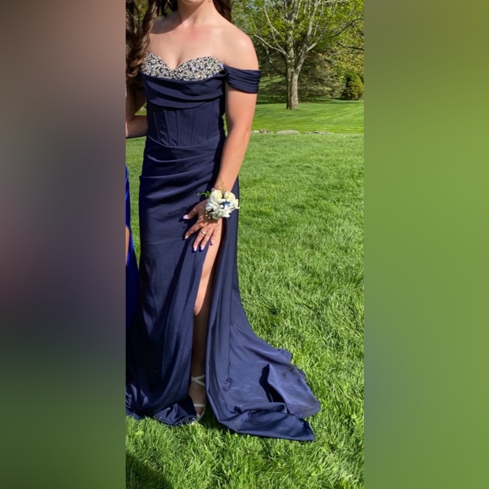 Elegant Navy Blue Evening Gown